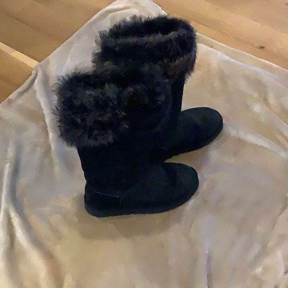 UGG Boots - Picture 1 of 8